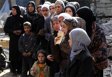ISIL consolidates control of Palestinian refugee camp in Damascus