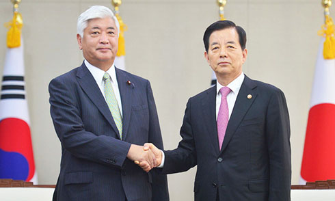 Japan, South Korea defense chiefs break ice, reach key agreements