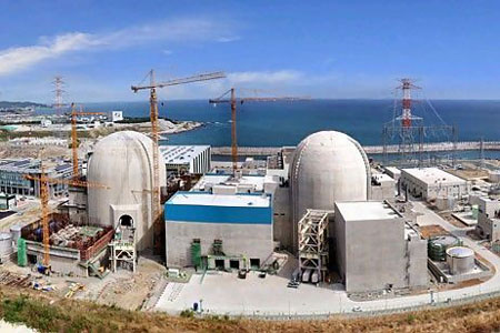 South Korean experts supervise first nuclear reactor export, in UAE