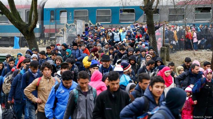 German intelligence: Terror groups recruiting migrants before and after entry to Europe