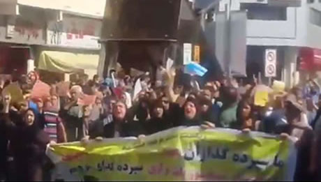 ‘Death to the dictator’: Emboldened by U.S. president, crowds in Iran challenge regime