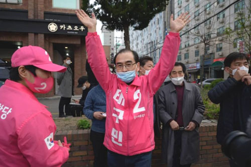 N. Korea fires missiles on eve of S. Korean elections: Key defector is candidate